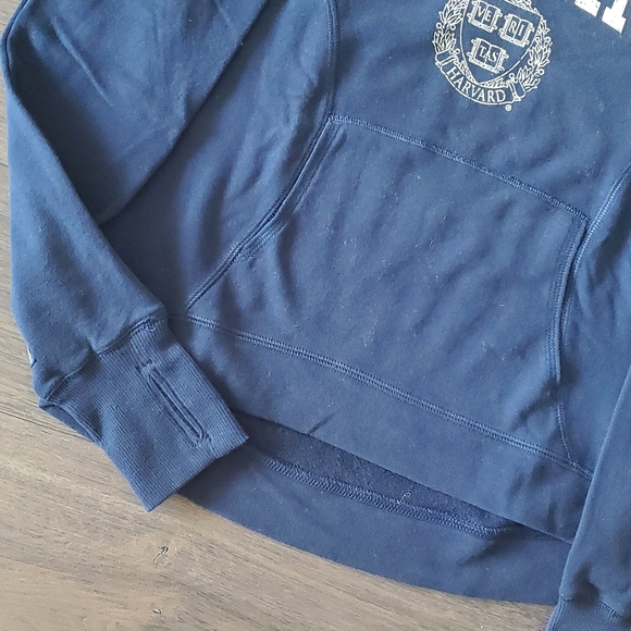 ๐ HOST PICK ๐ Harvard University Cotton Sweatshirt - Picture 15 of 16